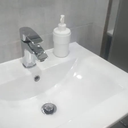 Amik Apartament-night View アパート ヴロツワフ