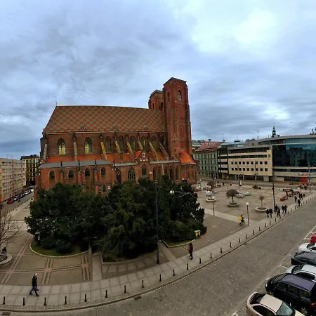 Amik Apartament-night View アパート ヴロツワフ