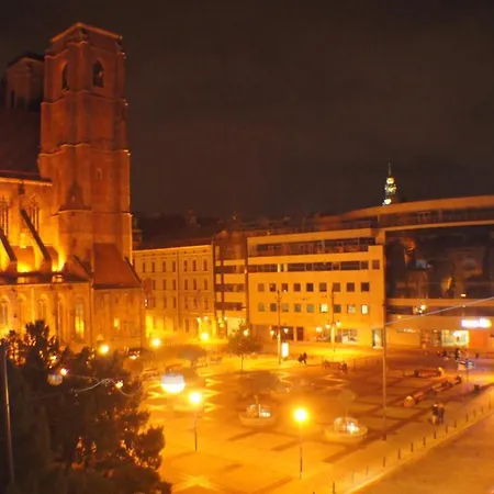 アパート Amik Apartament-night View ヴロツワフ